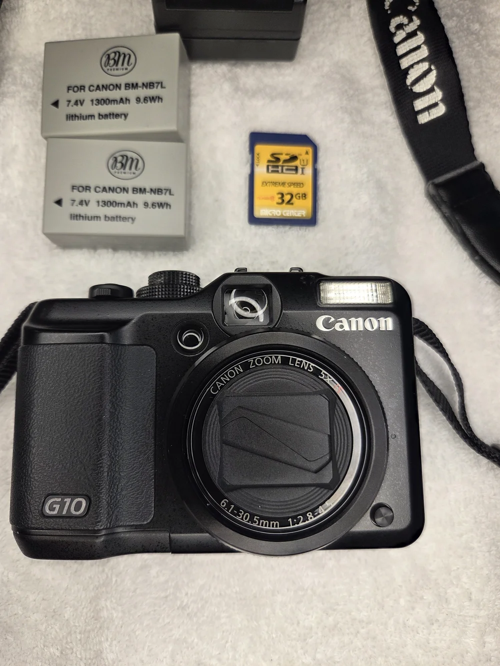 Canon PowerShot G10 Black Compact Digital Camera with Accessories
